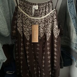 NEW Francesca’s Ayla brown top